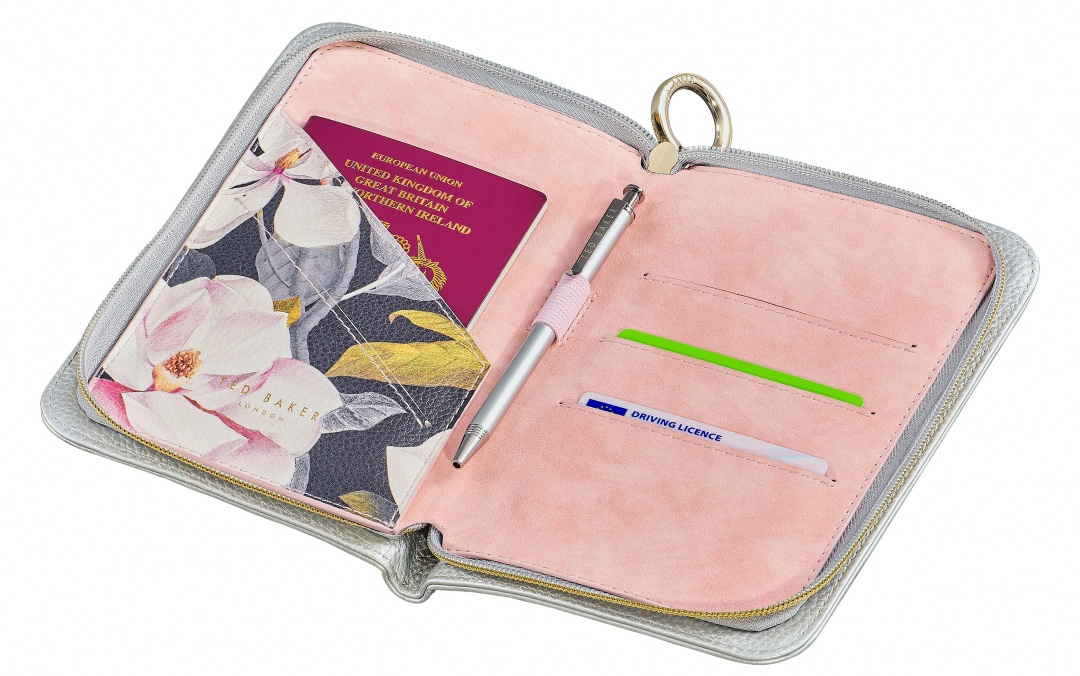 Annabel_James_Ted_Baker_travel_organiser_cruise_blondes