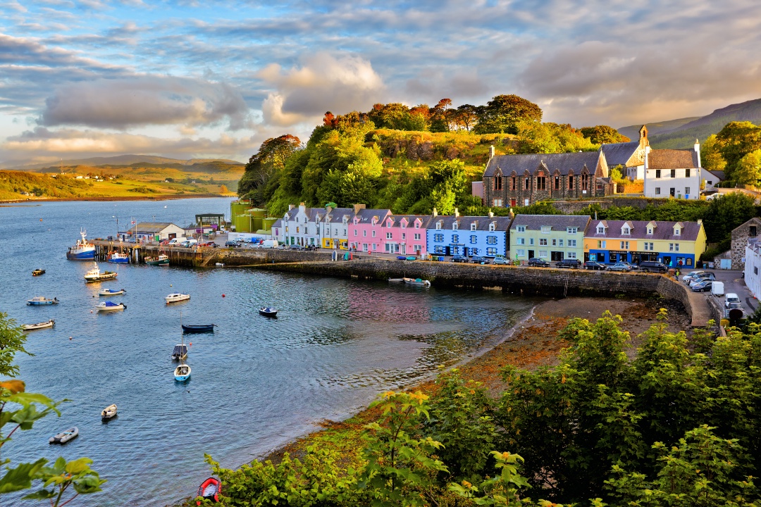 Isle-of-Skye-Cruise_Blondes_Ambassador_Cruise_Line