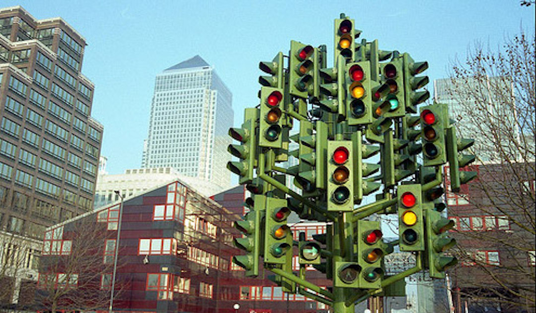 Traffic_light_tree_Canary_Whard_London_Cruise_Blondes 